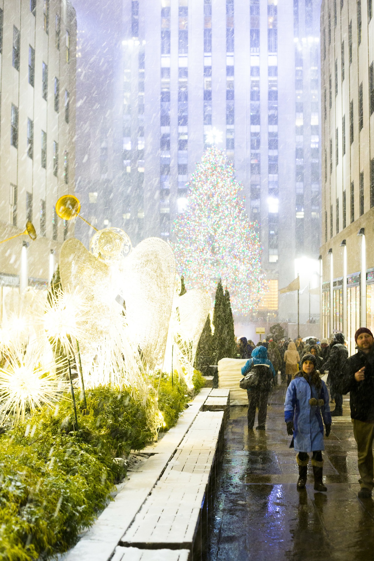 What date is the lighting of the Rockefeller Christmas Tree 2018?